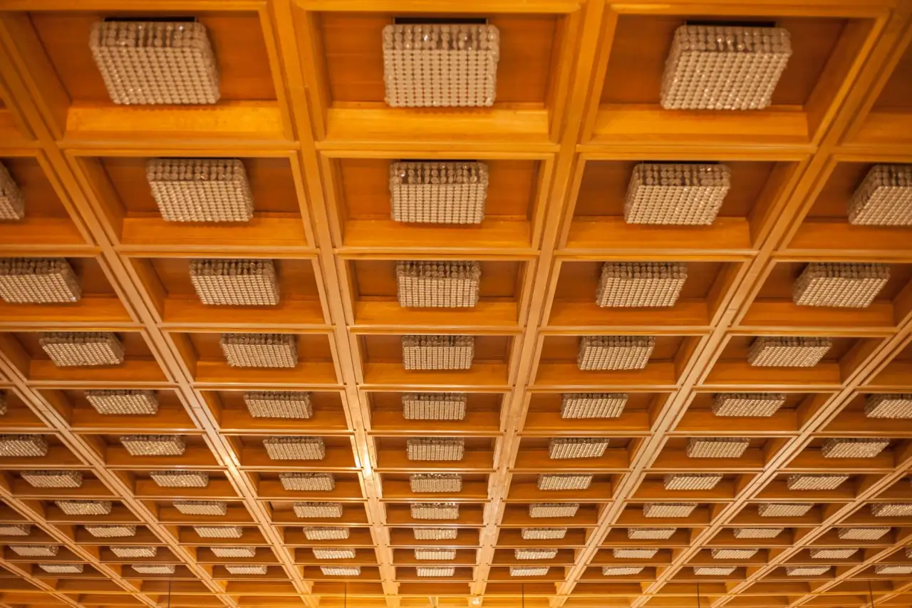 工厂照明节能改造方案：LED灯具选型与能耗优化实践