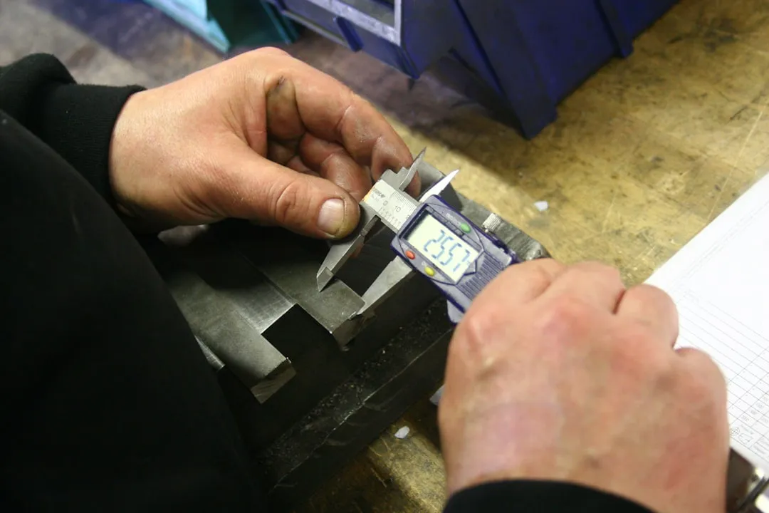 LED灯具散热技术对比：铝基板与陶瓷基板的性能差异